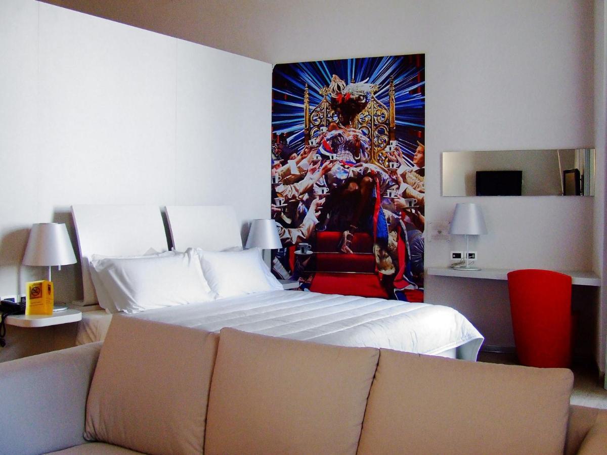 Montaldo Castle & 4* Montaldo Torinese
